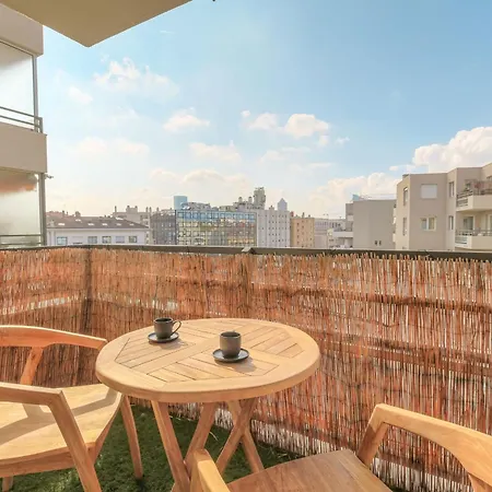 Chaleureux Et Proche Tete D'or Daire